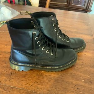 Size 9 Dr. Martens 1640 combat boots only wore 2 times basically brand new